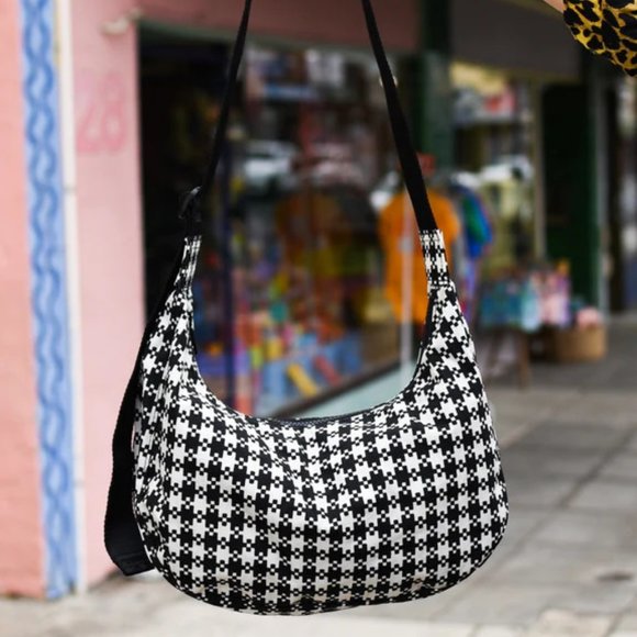 NWT BAGGU Crescent Bag Medium Black & White Pixel Gingham - Picture 1 of 7